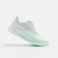 Buty do biegania damskie Kiprun KD500 3. Białe buty do biegania KIPRUN, bez wzorów, z kauczuku, bez zapięcia, do biegania. W wyprzedaży za 249.99 zł.