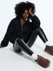 Legginsy - czarny. Czarne legginsy Sinsay, bez wzorów. Za 29.99 zł.