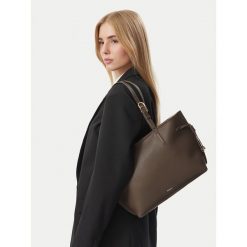 Torebka Furla. Brązowe shopper bag Furla, bez wzorów, bez dodatków. Za 1,479.00 zł.