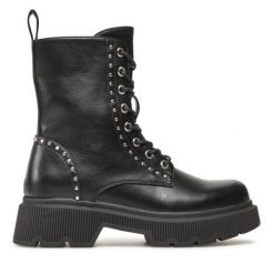 Botki DeeZee. Czarne botki DeeZee, bez wzorów, bez obcasa, na płaskiej podeszwie, bez zapięcia. Za 129.99 zł.