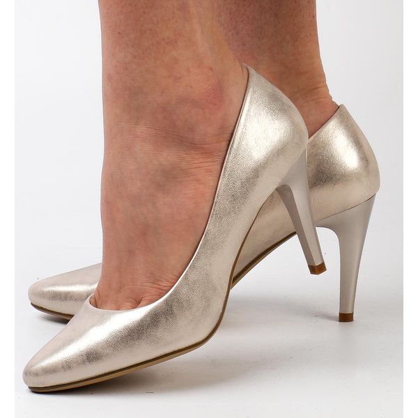 Złote szpilki damskie, czółenka Sergio Leone 1396a. Żółte szpilki Sergio Leone, bez wzorów, ze skóry, bez obcasa, na szpilce, bez zapięcia. Za 149.00 zł.