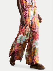 Desigual Spodnie materiałowe Swim Nasau 26SWPW56 Kolorowy Relaxed Fit. Spodnie materiałowe Desigual, bez wzorów, z materiału. Za 379.99 zł.