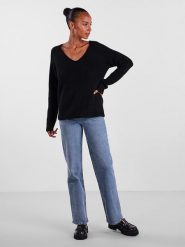 Pieces Sweter w kolorze czarnym rozmiar: L. Czarne swetry Pieces, l, bez wzorów, z wełny, bez ramiączek. Za 92.21 zł.