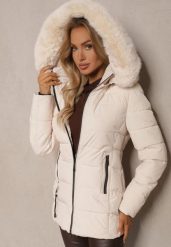 Jasnobeżowa Kurtka z Pikowanymi Przeszyciami i Futrzanym Kapturem z Możliwością Odpięcia Zinriya. Brązowe kurtki Renee, l, bez wzorów, z futra, eleganckie. W wyprzedaży za 125.99 zł.