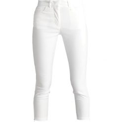 J.LINDEBERG JANNI PANT SCHOELLER Spodnie materiałowe white. Niebieskie spodnie sportowe marki comma casual identity, z materiału, casualowe. W wyprzedaży za 356.85 zł.