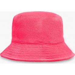 Fuksjowy kapelusz bucket hat - Różowy. Czerwone kapelusze Cropp, bez wzorów. Za 49.99 zł.