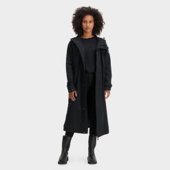 Kurtka przeciwdeszczowa rowerowa City Slicker wodoodporna oddychająca czarna. Czarne kurtki AGU, m, bez wzorów, z materiału, eleganckie, z kapturem. Za 1,221.10 zł.