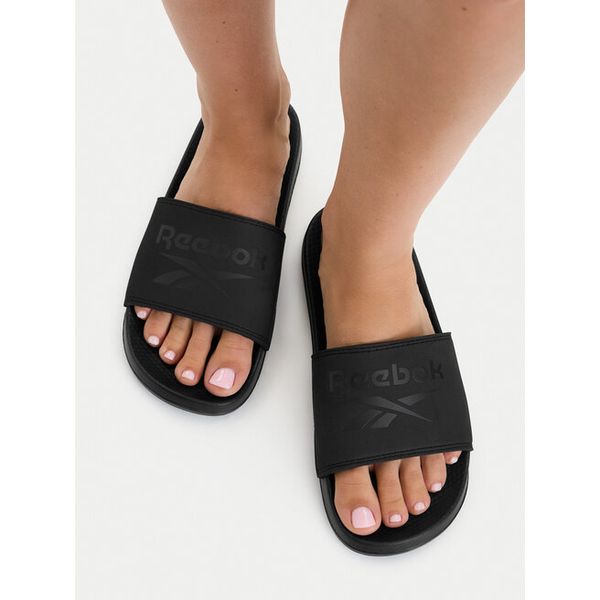 Klapki Reebok. Czarne klapki Reebok, bez wzorów, bez obcasa, bez zapięcia. Za 89.99 zł.