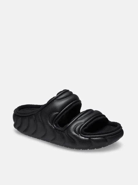 Crocs Klapki "Classic Cozzzy Overpuff" w kolorze czarnym rozmiar: 42/43. Czarne klapki Crocs, bez wzorów, z materiału, klasyczne, z otwartym noskiem, bez obcasa, bez zapięcia. Za 179.22 zł.