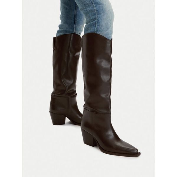 Kozaki G-Star. Brązowe kozaki G-Star, bez wzorów, retro, bez obcasa, na słupku, bez zapięcia. Za 649.99 zł.