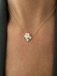 Les Petites Précieuses Pozłacany naszyjnik z elementem ozdobnym - dł. 40 cm rozmiar: onesize. Białe naszyjniki Les Petites Précieuses, z materiału, z cyrkonią, pozłacane. Za 188.40 zł.