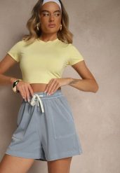 Jasnoniebieskie Szorty High Waist z Wiskozą o Klasycznym Kroju z Kieszeniami i Wiązaniem Raletta. Niebieskie szorty Renee, bez wzorów, z wiskozy, eleganckie. W wyprzedaży za 55.99 zł.