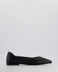 SKÓRZANE BALERINY E237 BLACK. Czarne baleriny Venezia, bez wzorów, ze skóry, bez obcasa, bez zapięcia. Za 299.00 zł.