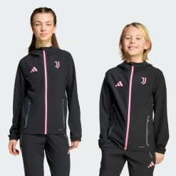 Kurtka Juventus Tiro 25 Competition Vis Tech Travel. Czarne kurtki adidas, bez wzorów, z dresówki, sportowe, bez kaptura. Za 349.00 zł.