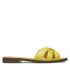 Klapki Guess. Żółte klapki Guess, z aplikacjami, bez obcasa, bez zapięcia. Za 299.99 zł.