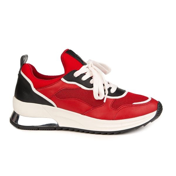 Czerwone trampki Tamaris. Czerwone trampki sportowe MARIUS, bez wzorów, z materiału, bez zapięcia. Za 275.99 zł.