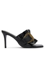 Versace Jeans Couture Klapki 80VA3S70 ZSS83 899 Czarny. Czarne klapki Versace Jeans Couture, bez wzorów, z jeansu, bez obcasa, bez zapięcia. Za 919.99 zł.