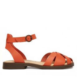 Sandały Fly London. Czerwone sandały Fly London, bez wzorów, bez obcasa, na płaskiej podeszwie, bez zapięcia. Za 420.99 zł.