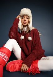 Bordowy Luźny Sweter Dzianinowy w Stylu Ponczo Nattava. Czerwone swetry Renee, uniwersalny, bez wzorów, z dzianiny, casualowe, bez ramiączek. W wyprzedaży za 79.99 zł.