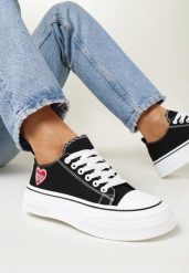 Czarne Trampki z Krótką Cholewką i Naszywką w Kształcie Serduszka Biancis. Czarne trampki Born2be, z aplikacjami, z jeansu, eleganckie, bez zapięcia. W wyprzedaży za 84.99 zł.
