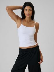 4F Top slim gładki damski - biały L. Białe topy 4f, l, bez wzorów, z dzianiny, bez kołnierzyka, bez ramiączek. Za 59.99 zł.