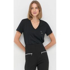 Armani Exchange t-shirt bawełniany kolor czarny. Czarne t-shirty Armani Exchange, bez wzorów, z bawełny, bez kołnierzyka, bez ramiączek. W wyprzedaży za 169.99 zł.