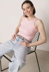 Różowy Top z Prążkowanego Materiału Zitessa. Czerwone topy Born2be, m, bez wzorów, z jeansu, eleganckie, bez kołnierzyka, bez ramiączek. Za 39.99 zł.