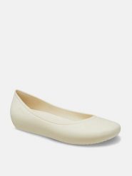 Crocs Baleriny "Brooklyn" w kolorze kremowym rozmiar: 34/35. Brązowe baleriny Crocs, bez wzorów, bez obcasa, bez zapięcia. Za 72.45 zł.