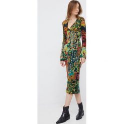 Desigual sukienka midi dopasowana. Sukienki Desigual, na imprezę, m, bez wzorów, z dzianiny, bez kołnierzyka, bez ramiączek, maxi, dopasowane. Za 689.99 zł.