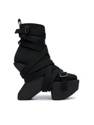 United Nude Botki Boulder Bond Boot 1102201117 Czarny. Czarne botki United Nude, bez wzorów, z materiału, bez obcasa, na słupku, bez zapięcia. Za 1,889.00 zł.