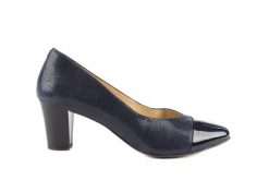 Czółenka Bayla-097 LJ6820-193 Granat, Skóra naturalna - 36. Niebieskie czółenka Bayla, bez wzorów, ze skóry, eleganckie, bez obcasa, na obcasie, bez zapięcia. W wyprzedaży za 89.10 zł.