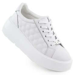 Skórzane półbuty damskie pikowane sneakersy na platformie białe Filippo DP7285. Białe półbuty wsuwane Filippo, bez wzorów, ze skóry, sportowe, bez obcasa, na koturnie. Za 202.99 zł.