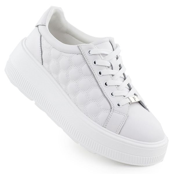 Skórzane półbuty damskie pikowane sneakersy na platformie białe Filippo DP7285. Białe półbuty wsuwane Filippo, bez wzorów, ze skóry, sportowe, bez obcasa, na koturnie. Za 202.99 zł.