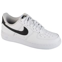 Buty sportowe Sneakersy damskie, Air Force 1 07. Białe buty sportowe lifestyle Nike, bez wzorów, sportowe, bez zapięcia, Nike Air Force. Za 499.99 zł.