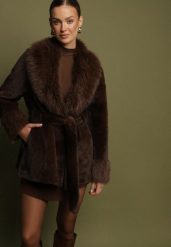 Brązowa Kurtka Futerko z Wiązanym Paskiem Ozdobnymi Mankietami i Kołnierzem Coellame. Brązowe kurtki Born2be, l, bez wzorów, z futra, eleganckie, bez kaptura. Za 389.99 zł.