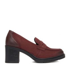 Półbuty Lasocki. Czerwone półbuty wsuwane Lasocki, bez wzorów, bez obcasa, na obcasie. Za 229.99 zł.