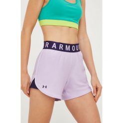 Under Armour szorty treningowe Play Up 1355791 damskie kolor fioletowy z nadrukiem medium waist. Fioletowe szorty sportowe Under Armour, bez wzorów, ze skóry. W wyprzedaży za 99.99 zł.