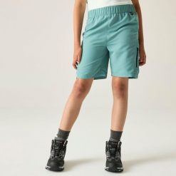 Spodenki dziecięce Sorcer III. Zielone szorty Regatta, bez wzorów, z poliesteru, młodzieżowe. Za 157.00 zł.