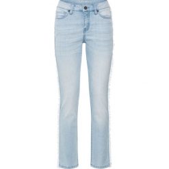 Dżinsy RELAXED z frędzlami bonprix jasnoniebieski "bleached". Jeansy marki bonprix. Za 49.99 zł.