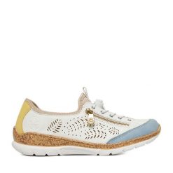 Półbuty Rieker. Białe półbuty wsuwane Rieker, bez wzorów, bez obcasa, na płaskiej podeszwie. Za 359.99 zł.