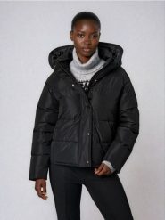 Pikowana kurtka puffer z kapturem - czarny. Czarne kurtki Sinsay, l, bez wzorów, z kapturem. Za 129.99 zł.