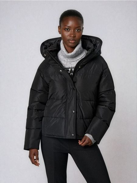 Pikowana kurtka puffer z kapturem - czarny. Czarne kurtki Sinsay, l, bez wzorów, z kapturem. Za 129.99 zł.