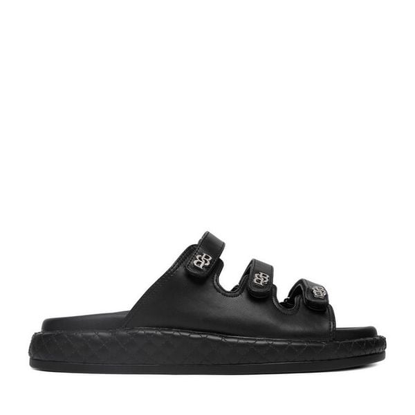 Klapki Badura. Czarne klapki Badura, bez wzorów, bez obcasa, bez zapięcia. Za 359.99 zł.