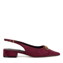 Sandały Nine West. Czerwone sandały Nine West, bez wzorów, bez obcasa, na płaskiej podeszwie, bez zapięcia. Za 199.99 zł.