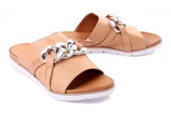 PIAZZA 900080-08 beige, klapki damskie. Brązowe klapki Piazza, bez wzorów, ze skóry, bez obcasa, bez zapięcia. Za 250.67 zł.