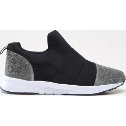 Sportowe buty - Czarny. Buty sportowe lifestyle marki Cropp. Za 99.99 zł.