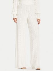 Guess Spodnie dzianinowe W5BB52 Z1192 Écru Regular Fit. Spodnie materiałowe Guess, z aplikacjami, z dzianiny. Za 519.99 zł.