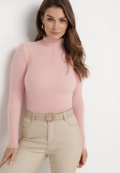 Różowy Wełniany Golf z Koronką i Perłowymi Guzikami Kazenta. Czerwone swetry Born2be, z aplikacjami, z dzianiny, bez ramiączek. Za 59.99 zł.