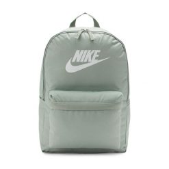 Plecak Nike Heritage. Czerwone plecaki Nike, bez wzorów, bez dodatków. Za 139.99 zł.