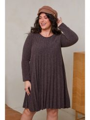 Curvy Lady Sukienka w kolorze ciemnobrązowym rozmiar: 40/42. Brązowe sukienki Curvy Lady, bez wzorów, klasyczne, bez kołnierzyka, bez ramiączek, midi. Za 113.90 zł.
